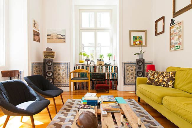 Airbnb-Living-Room-image_5BH4MB.jpg