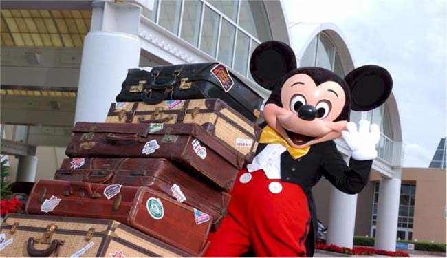 mickey-with-luggage