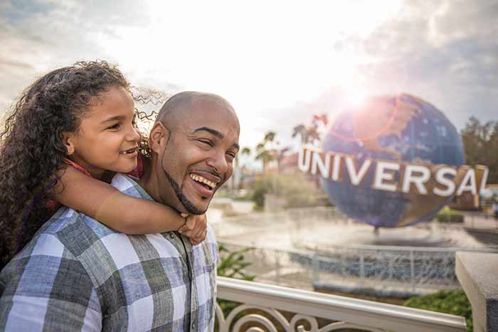 UOR_Globe_Dad-Daughter-closeup_39A7779